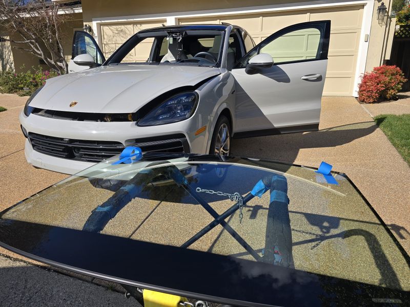 Porsche Cayenne windshield replacement — mobile auto glass Bellevue